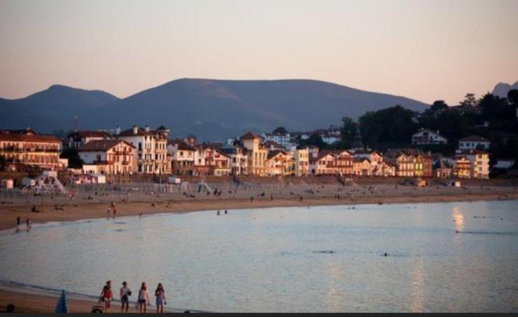 2 Pieces A 300M De La Grande Plage - 2 A 5 Couchages Saint-Jean-de-Luz Exterior photo